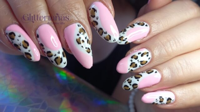 Uñas Glitterianas del mas alla en Hurlingham Provincia de Buenos Aires Argentina