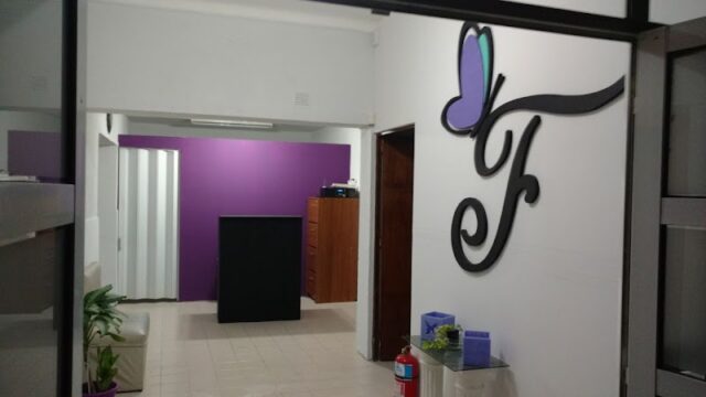 Uñas Farfalla Centro de Estética, Peluquería y Solárium en Viedma Río Negro Argentina