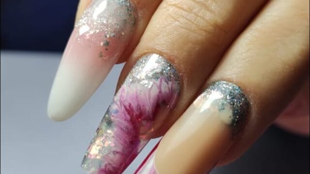 Uñas Vero Basaez Studio en Villa Tesei Provincia de Buenos Aires Argentina