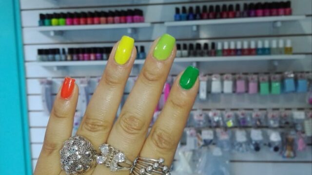 Uñas Esmalteria Romiinym en San Martín Provincia de Buenos Aires Argentina